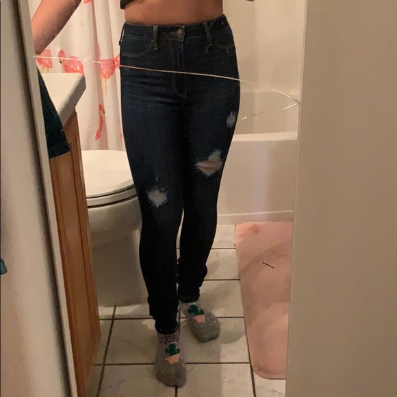 HOLLISTER JEANS! - Picture 3 of 4